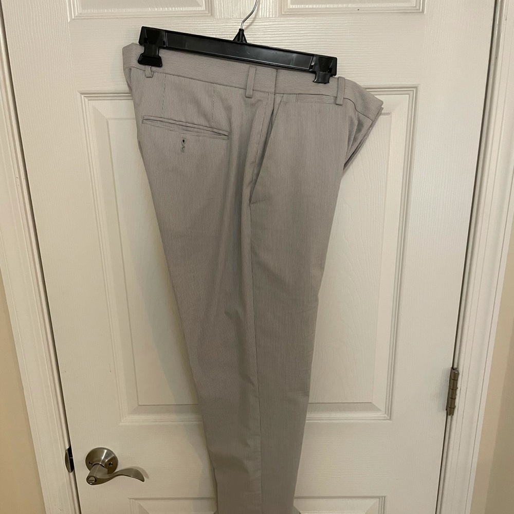 Express Mens dress pant (photographer)